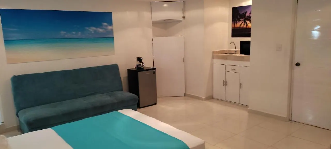 Cancun Caribbean Turquoise With Access To The Beach